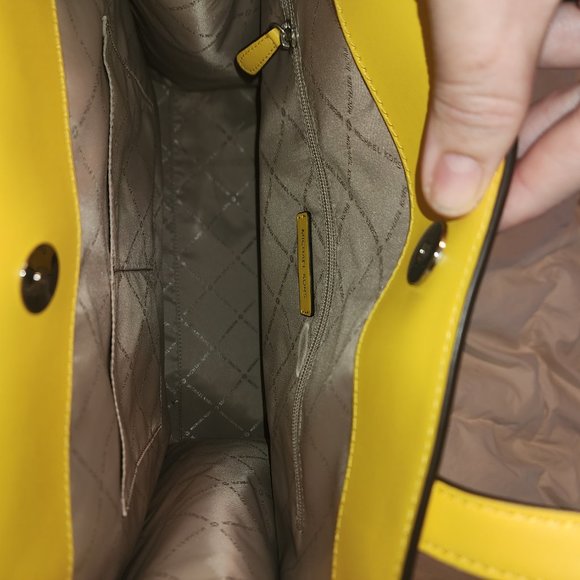 Authentic Michael Kors - Picture 2 of 4